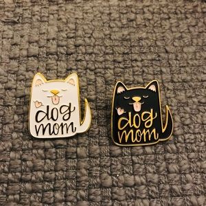 🐾 Dog Mom Enamel Pin (White or Black)